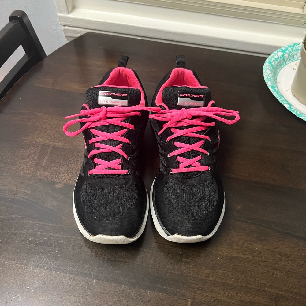 SKETCHERS Lite-Weight Memory Foam Cool Women's Black Pink Sneakers Sz 9